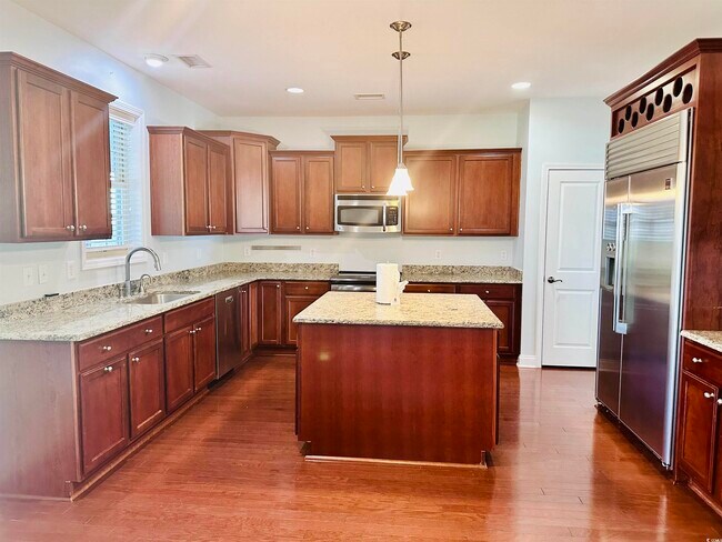 Building Photo - 634 Plantation Oaks Dr