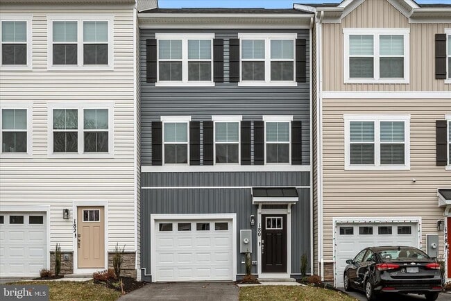 Building Photo - 180 Munsee Cir