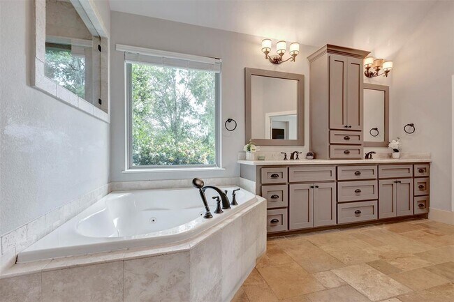 Building Photo - 6303 Star Light Ct