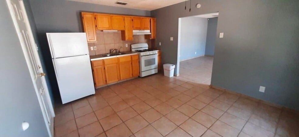 Building Photo - 9512 Allen Dr