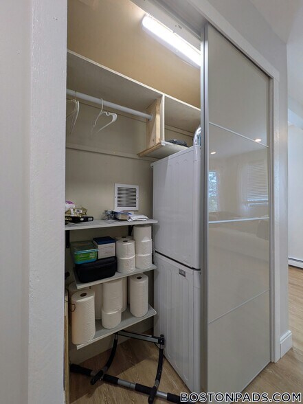 Building Photo - 390 Riverway