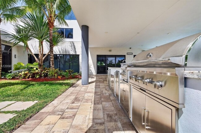 Building Photo - 16709 Botaniko Dr N