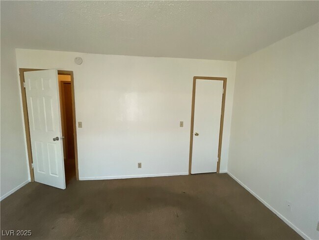 Building Photo - 4300 N Lamont St
