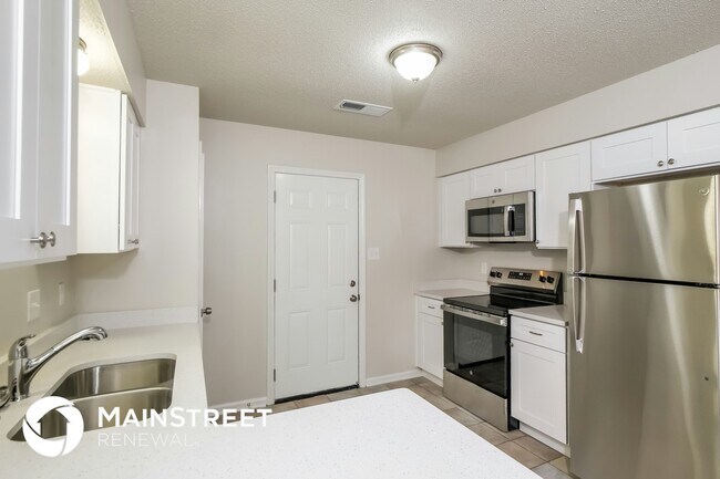 Building Photo - 7073 Gleneagles Dr