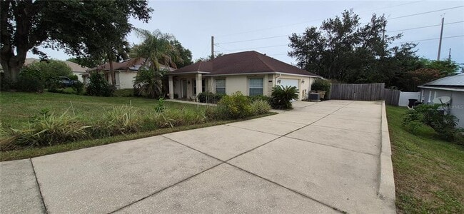 Building Photo - 10037 Crenshaw Cir