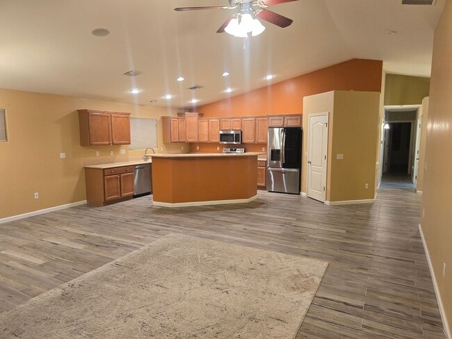 Building Photo - Beautiful 3 bedroom, 2 bath Home available