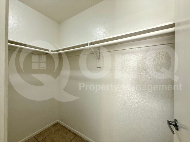 Building Photo - 3119 W Cochise Dr