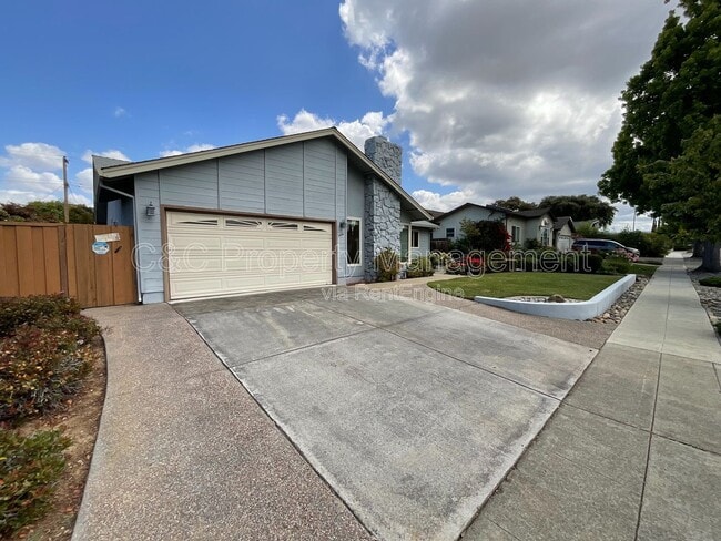 Building Photo - 1426 Ormsby Dr