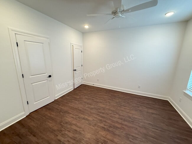 Building Photo - 3BR/3.5BA South Grove For Rent