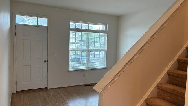 Building Photo - 1161 Tudor Dr
