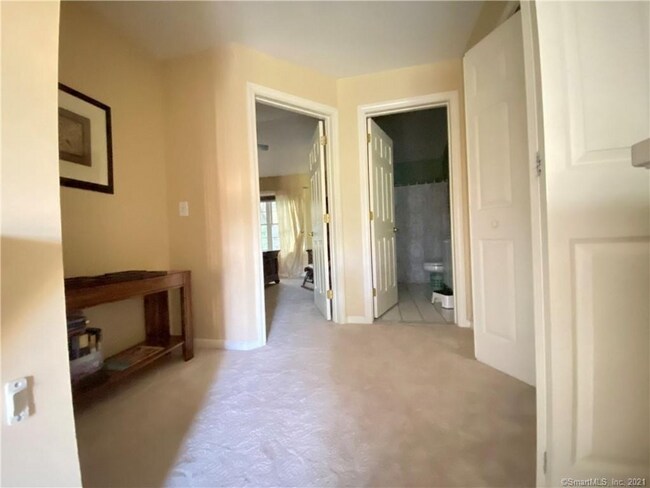 Building Photo - 2002 Larson Dr