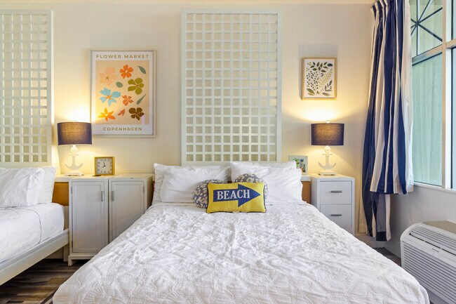 Building Photo - 611 Destiny Dr