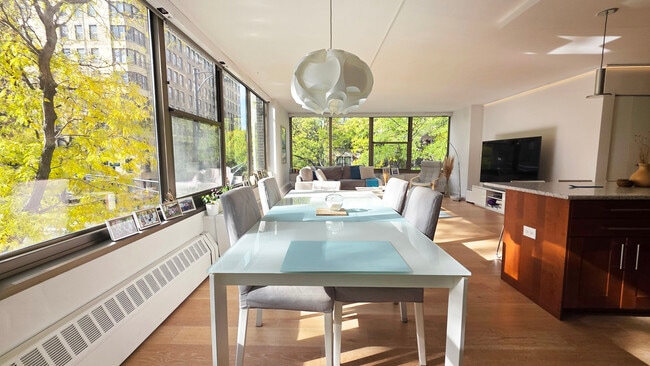 Building Photo - 360 W Wellington Ave