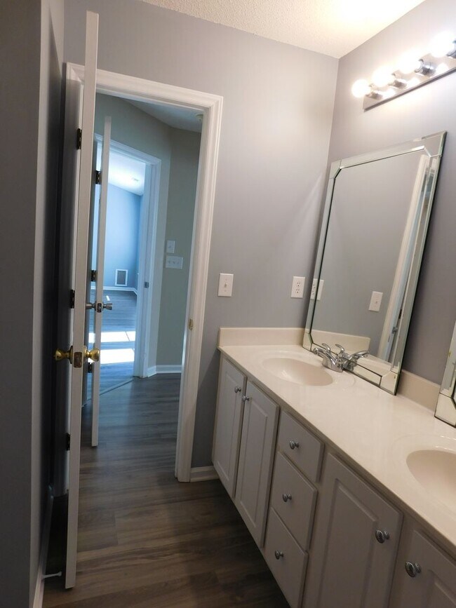 Building Photo - 205 Sellhorn Blvd