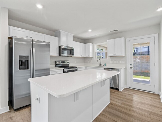 Building Photo - Beautiful 3 BR, 2.5 BA Townhome Located in...