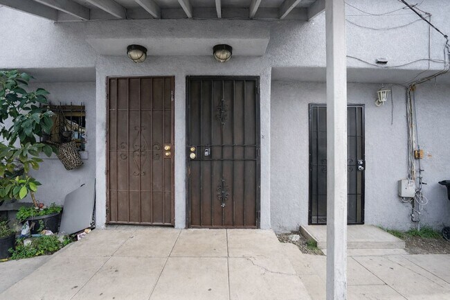 Building Photo - Charming 3BR Duplex in Los Angeles