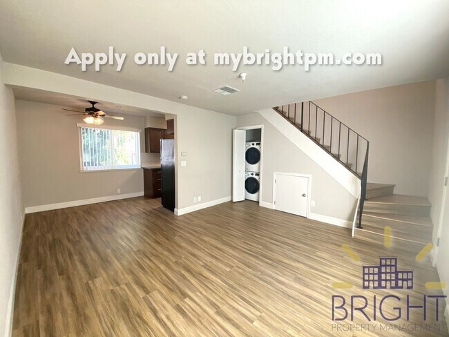 Building Photo - Recently Renovated 2 Bedroom 1 Bath, Two-L...