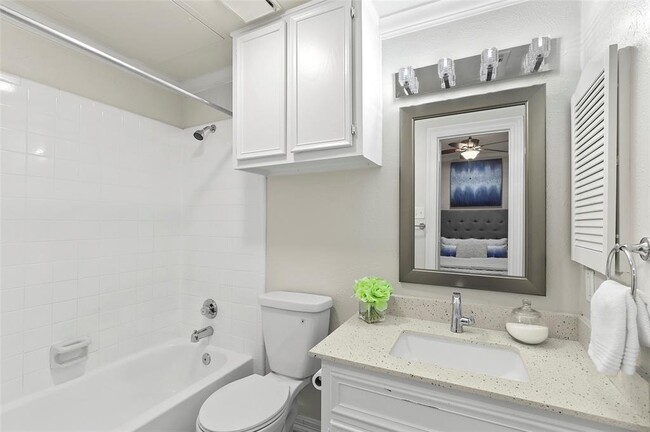 Building Photo - 4554 Glenwick Ln