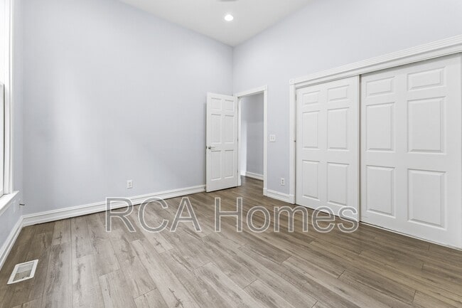 Building Photo - 920 N College Ave