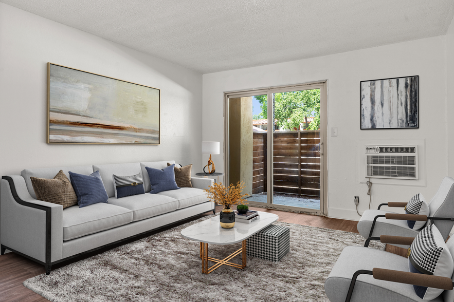 Primary Photo - Casa Blanca Apartments
