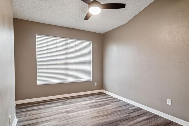 Building Photo - 655 Vallance Way NE