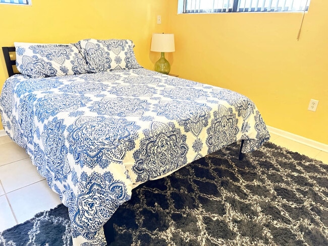 Building Photo - 737 SE 4th Ave