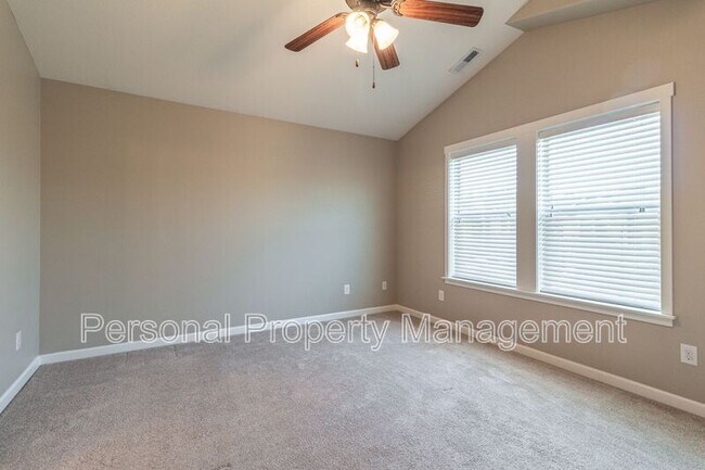 Building Photo - 2621 NE 131st Ave