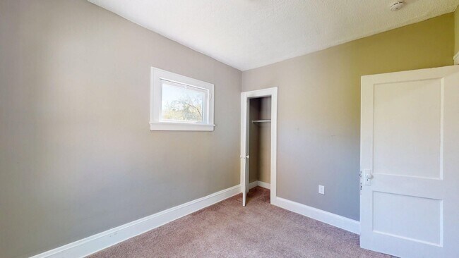Building Photo - 3633 E 143rd St