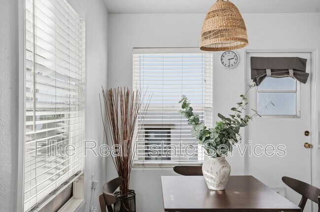 Building Photo - 2606 Juan St