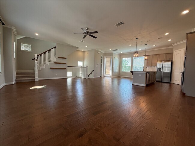 Building Photo - 2018 Royal Landing Dr