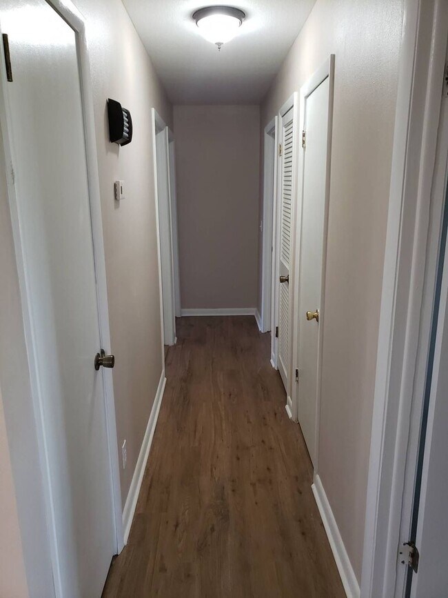 Building Photo - Charming 3Bed/2Bath Brick Home w/Bonus Office Space – Upgraded Comfort Near Martin Lake *1/2 OFF ...