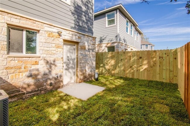 Building Photo - 906 Quartz Ct