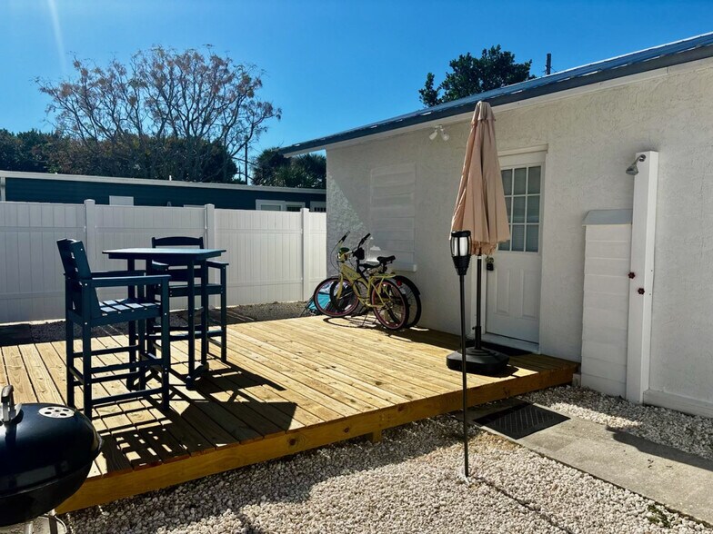 Building Photo - 216 La Paloma Pl