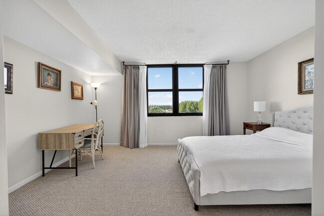 Building Photo - 3400 N Ocean Dr