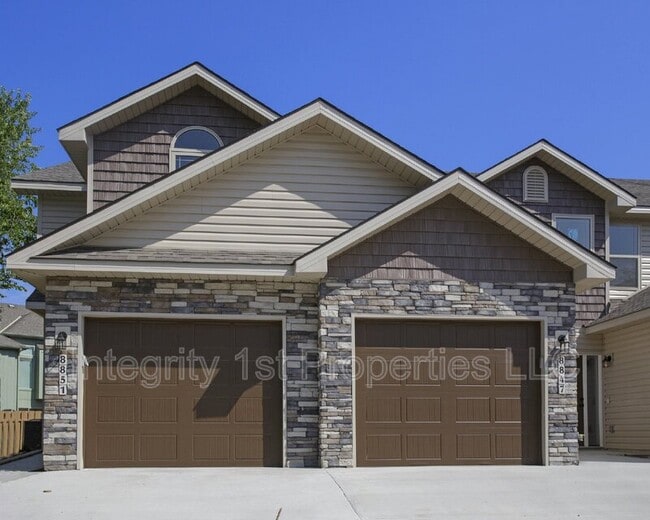 Building Photo - 8831 N Helena Ave