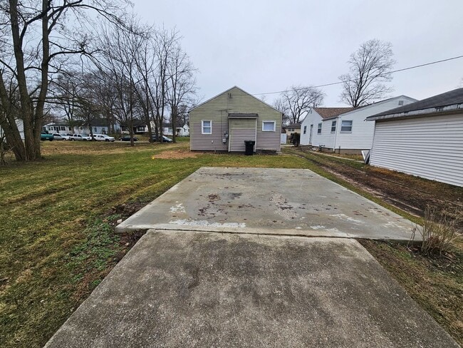 Building Photo - Clean 2 bedroom, 1 bath.