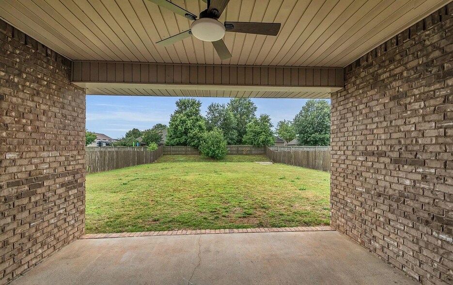 Building Photo - 24580 Silent Spring Dr