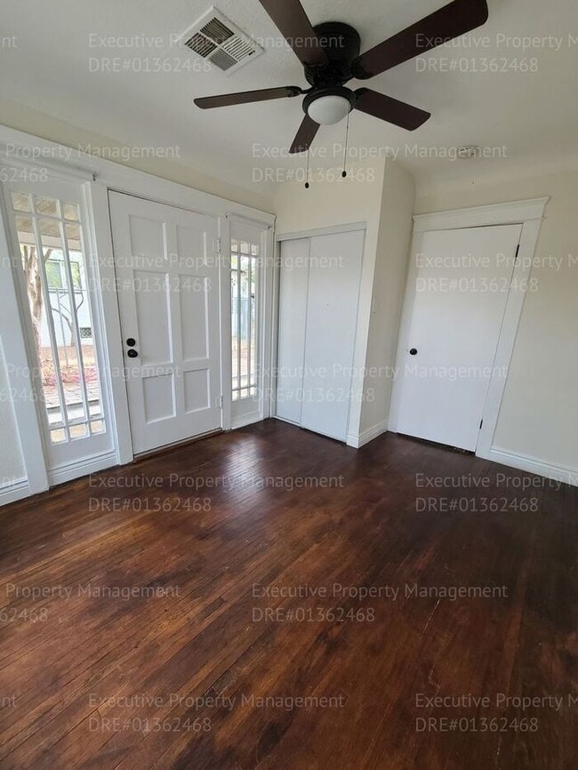 Building Photo - 3 bedroom/ 2 bathroom house located in East Bakersfield near a hospital and an elementary school.