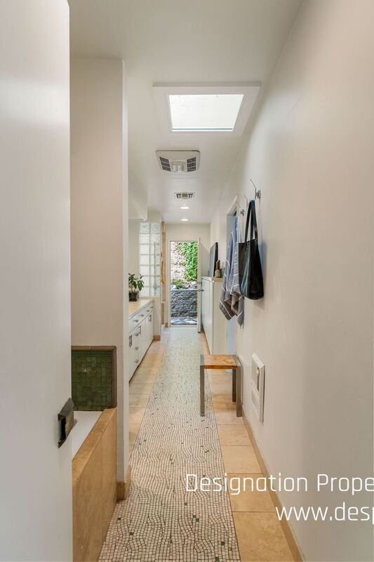 Building Photo - 1716 Putney Rd