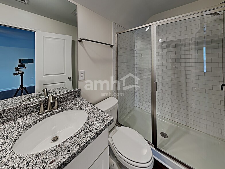 Building Photo - 136 Ivy Brook Dr