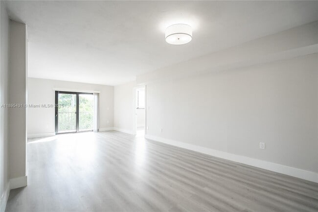 Building Photo - 6960 Rue Vendome
