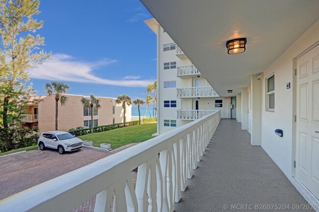 Building Photo - 1169 Hillsboro Mile