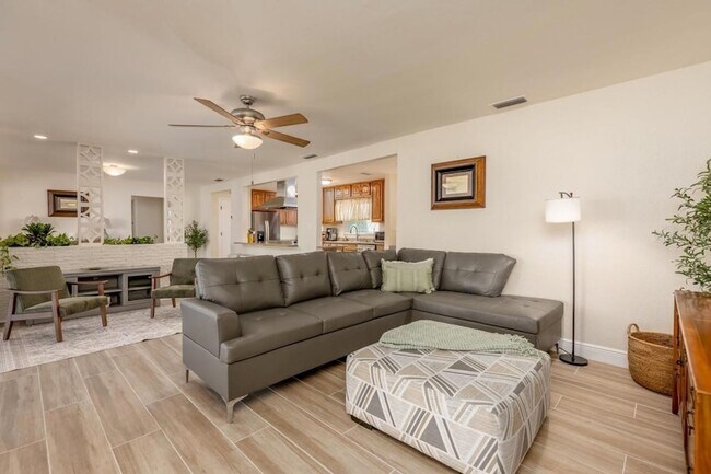 Building Photo - 16114 5th St E