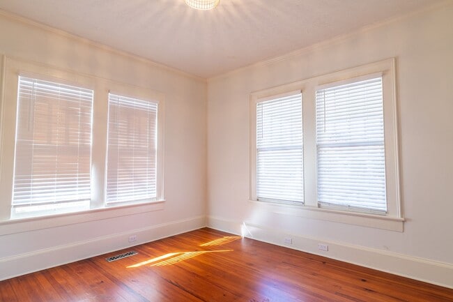 Building Photo - Lakebottom Bungalow
