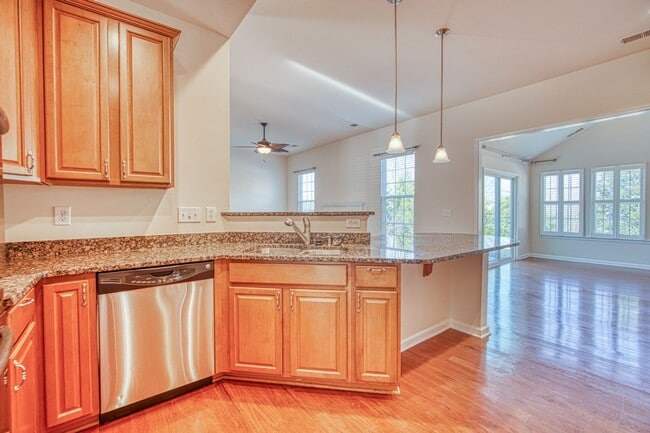 Building Photo - Incredible Home In Gated Community/Simpsonville