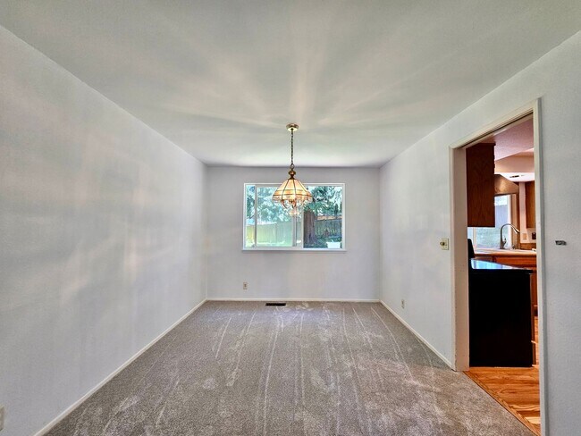 Building Photo - 14912 SE 46th Pl