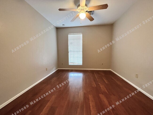 Building Photo - 3 BEDROOM 2 BATH IN HEART OF CHANDLER WITH...