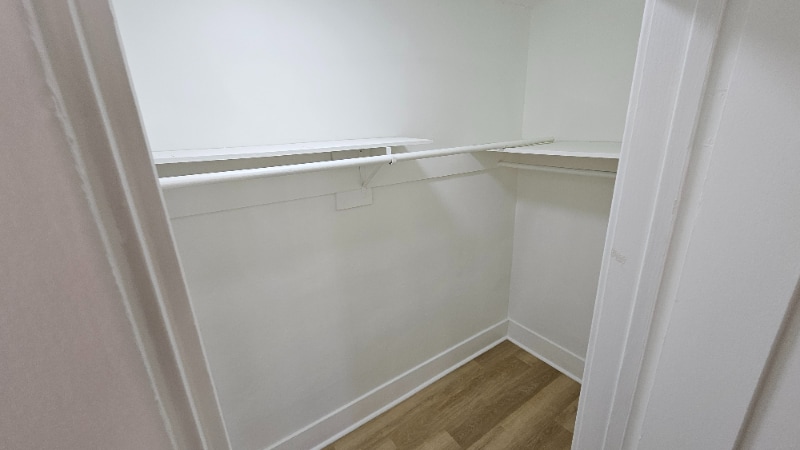 Building Photo - 3220 W 2nd St