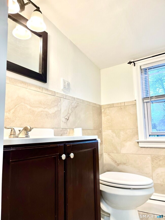 Building Photo - 657 Naugatuck Ave