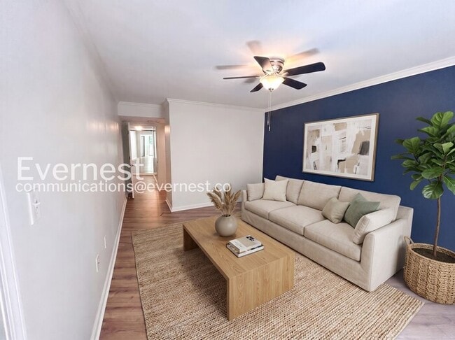 Building Photo - 25109 Plantation Dr NE
